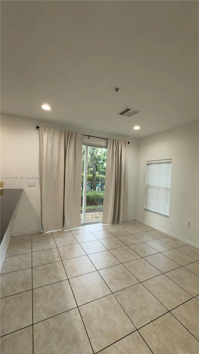 2851 W Prospect Rd #1001 Tamarac, FL 33309