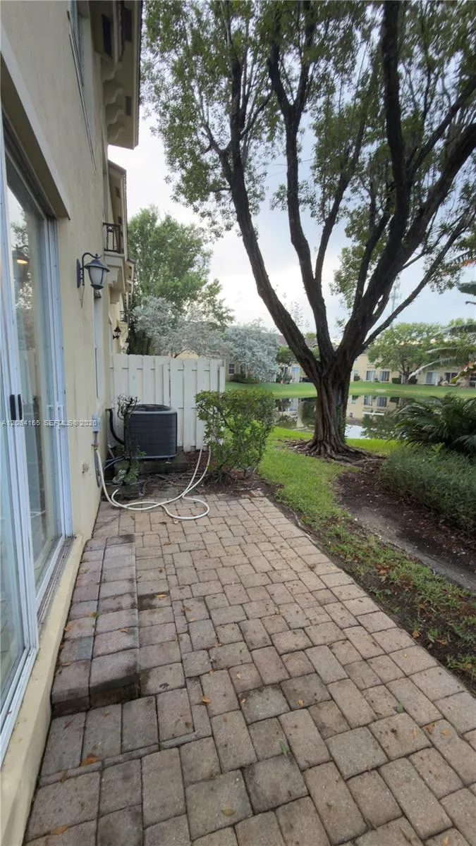 2851 W Prospect Rd #1001 Tamarac, FL 33309