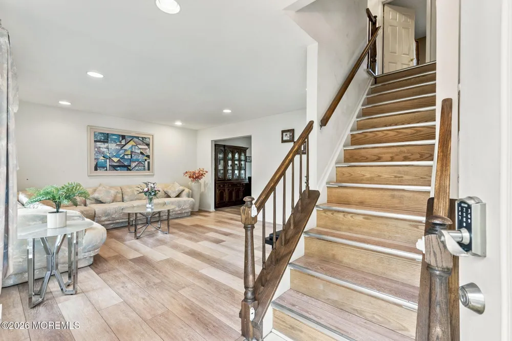 7 Thetford Lane Marlboro, NJ 07746
