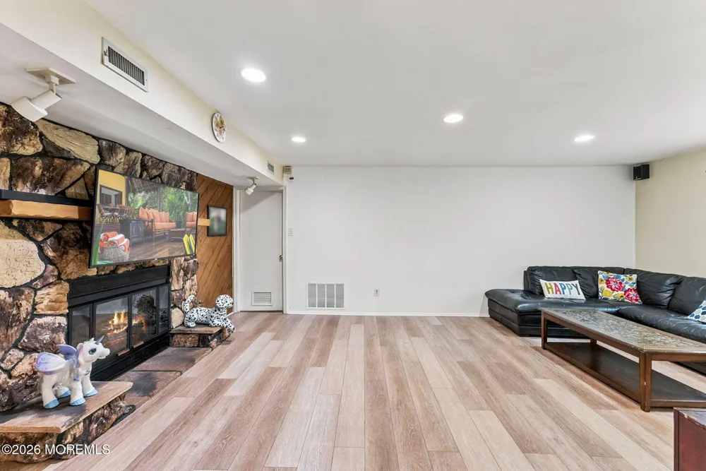 7 Thetford Lane Marlboro, NJ 07746