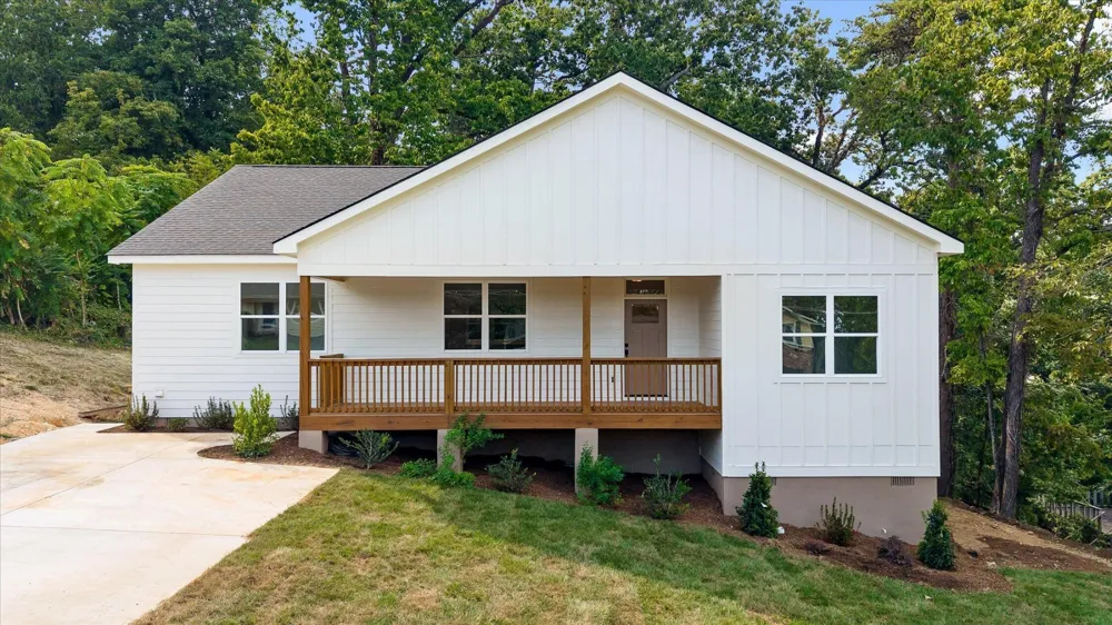 1413 Melody Lane Chattanooga, TN 37412