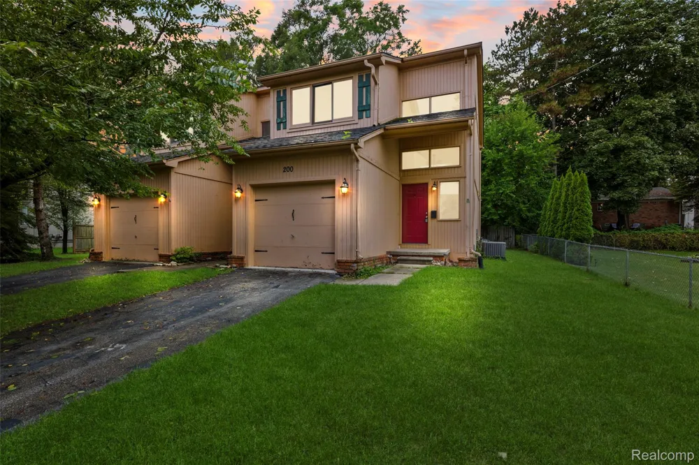 200 W Fraser Street Rochester City, MI 48307