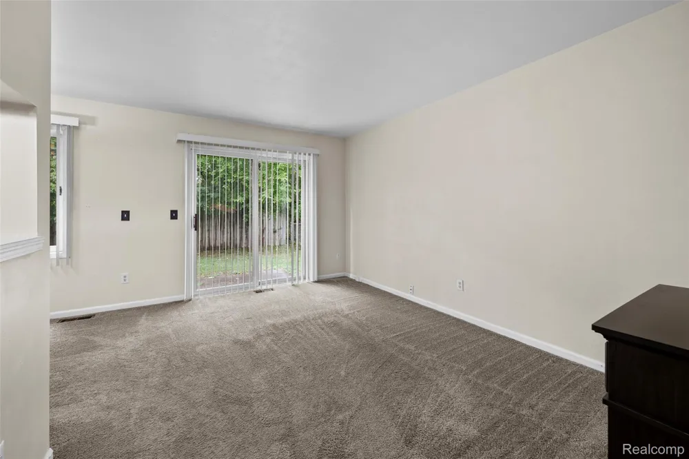 200 W Fraser Street Rochester City, MI 48307