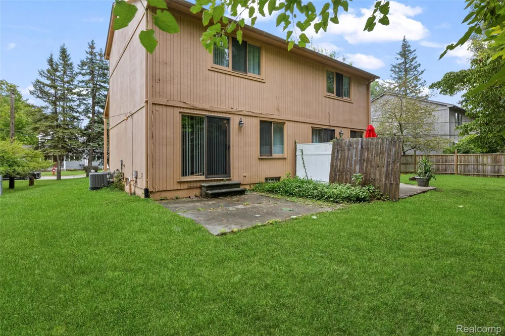 200 W Fraser Street Rochester City, MI 48307
