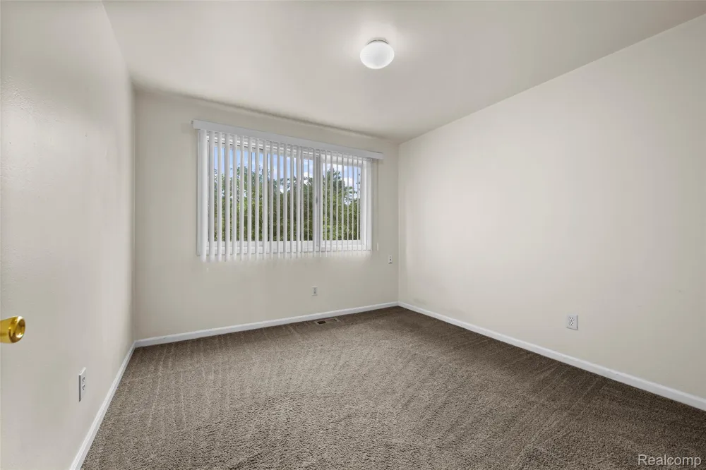 200 W Fraser Street Rochester City, MI 48307
