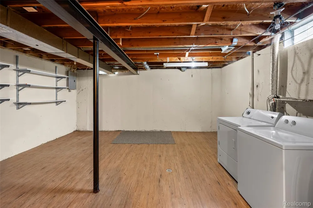 200 W Fraser Street Rochester City, MI 48307