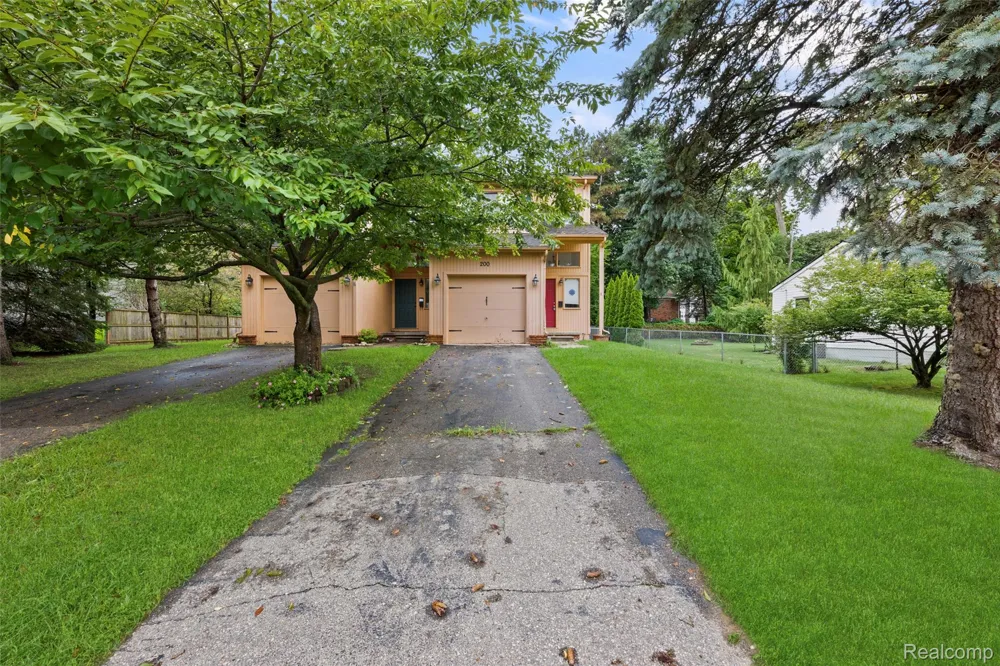 200 W Fraser Street Rochester City, MI 48307