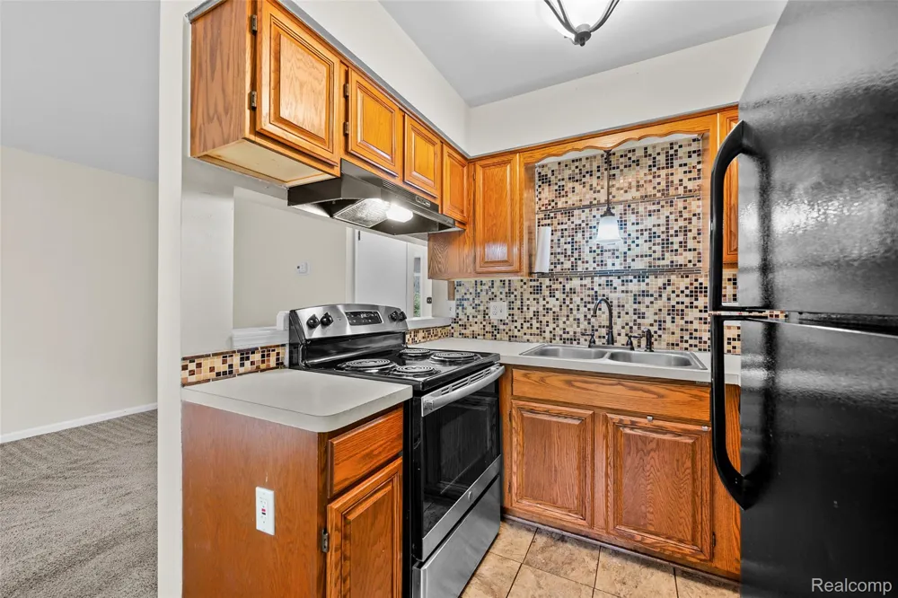 200 W Fraser Street Rochester City, MI 48307