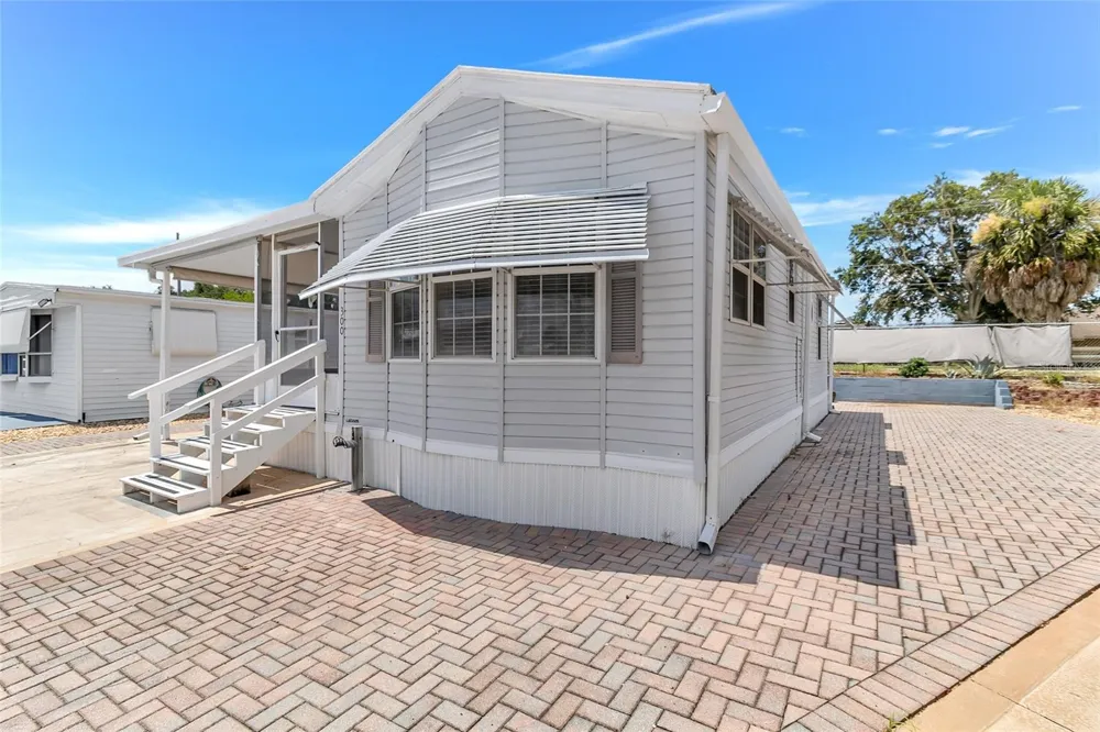300 SKY CREST LOOP Davenport, FL 33837