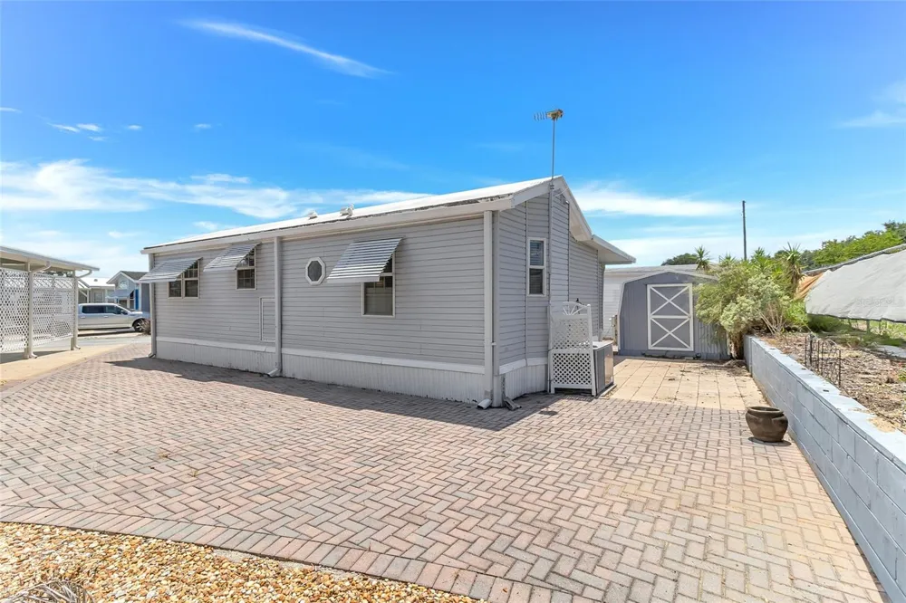 300 SKY CREST LOOP Davenport, FL 33837
