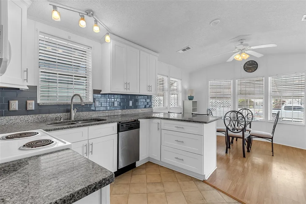 300 SKY CREST LOOP Davenport, FL 33837