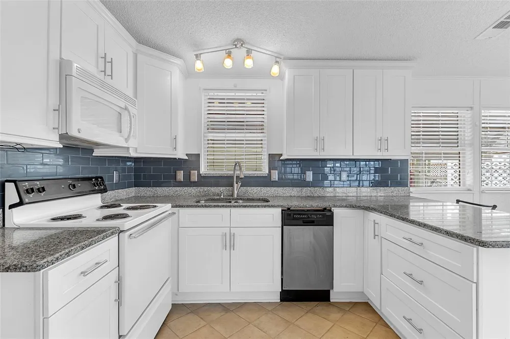 300 SKY CREST LOOP Davenport, FL 33837
