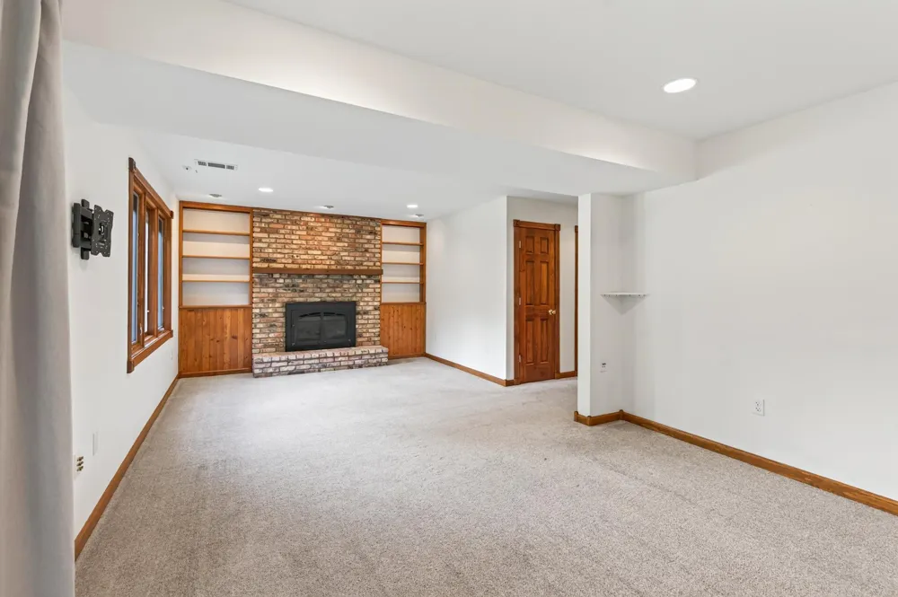 1945 Beaver Dam Court Eagan, MN 55122