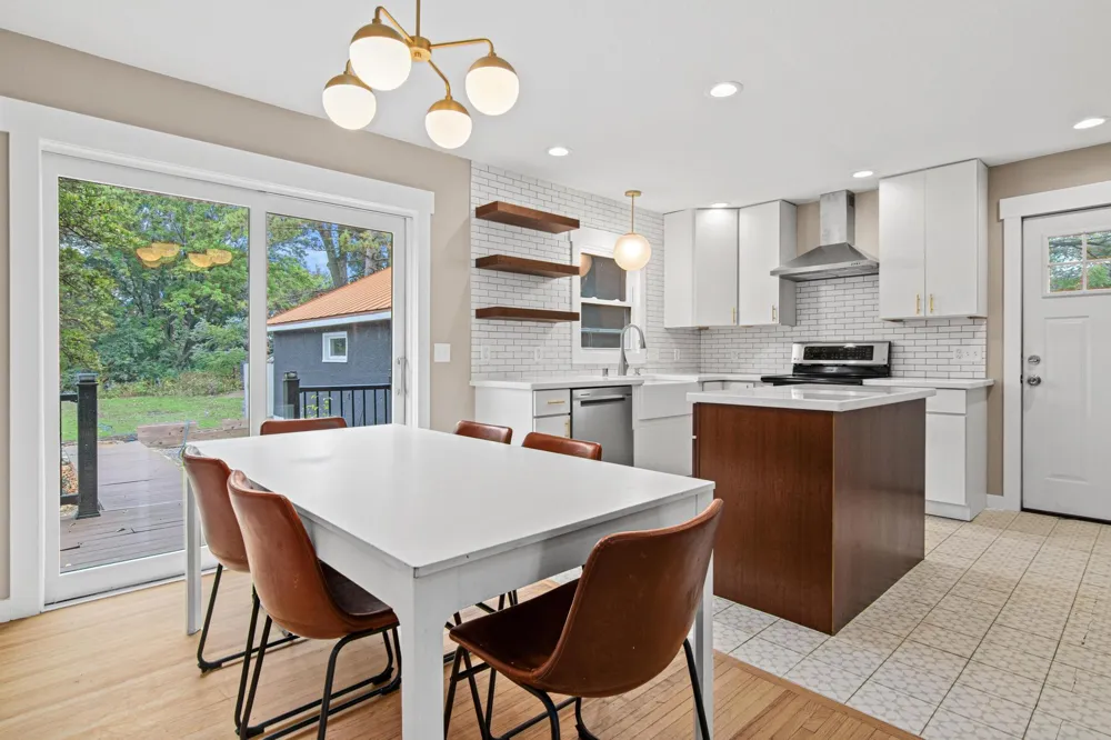 3038 Victoria Street Roseville, MN 55113