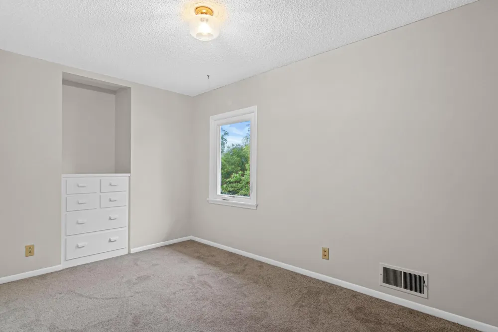 3038 Victoria Street Roseville, MN 55113