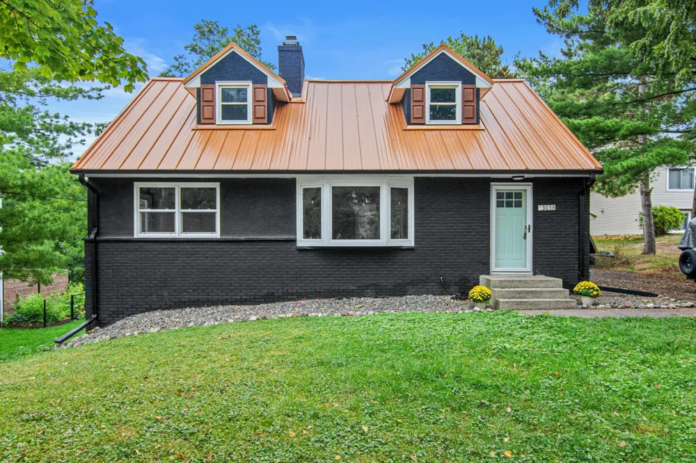 3038 Victoria Street Roseville, MN 55113