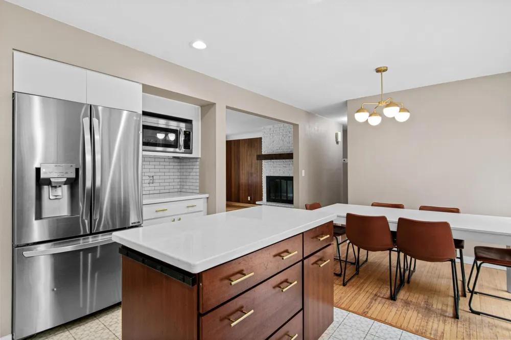 3038 Victoria Street Roseville, MN 55113