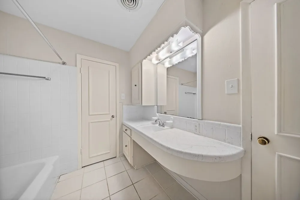 1809 Glenbrook Drive Irving, TX 75061