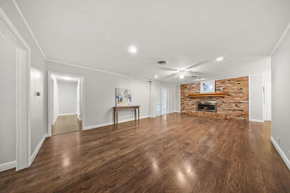 1809 Glenbrook Drive Irving, TX 75061