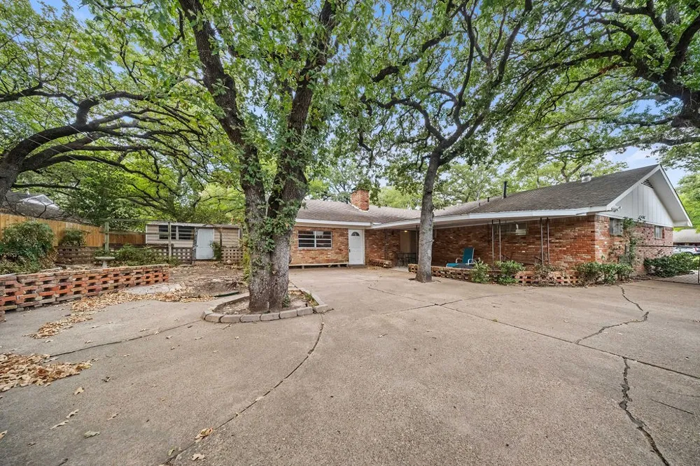 1809 Glenbrook Drive Irving, TX 75061
