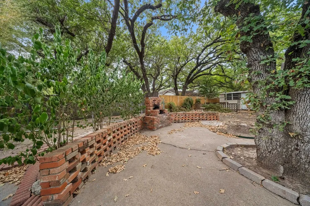 1809 Glenbrook Drive Irving, TX 75061