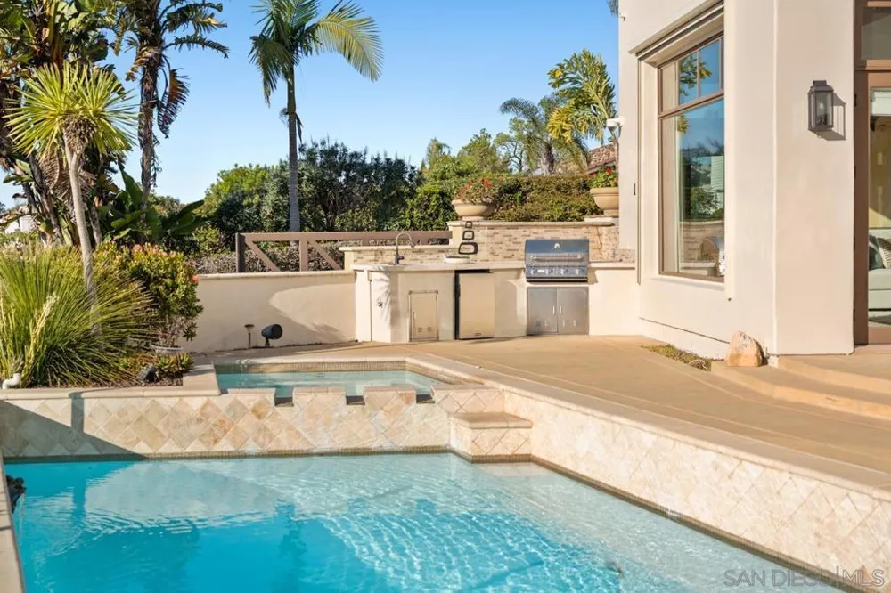 8080 La Jolla Scenic Dr La Jolla, CA 92037