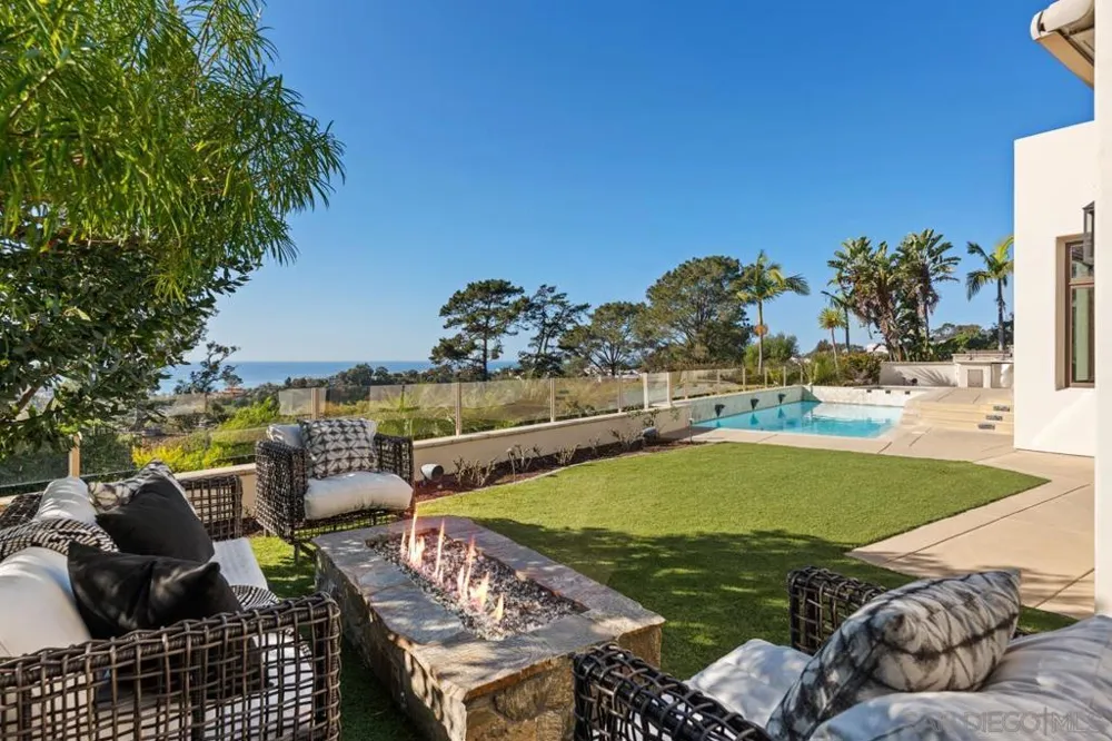8080 La Jolla Scenic Dr La Jolla, CA 92037