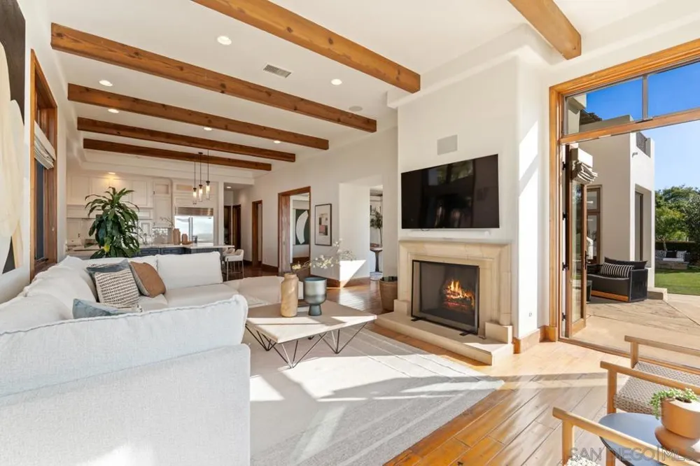 8080 La Jolla Scenic Dr La Jolla, CA 92037