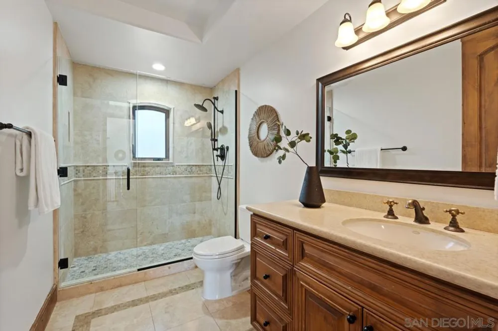 8080 La Jolla Scenic Dr La Jolla, CA 92037