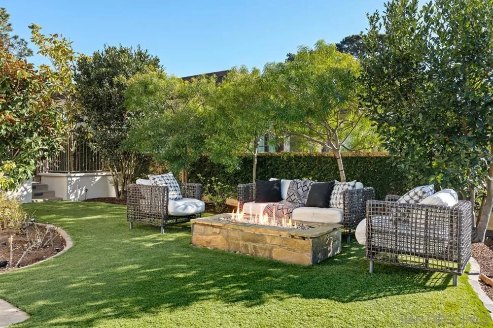 8080 La Jolla Scenic Dr La Jolla, CA 92037