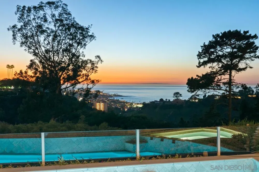 8080 La Jolla Scenic Dr La Jolla, CA 92037