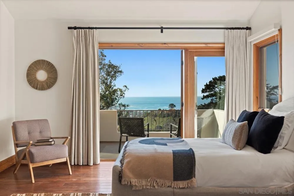 8080 La Jolla Scenic Dr La Jolla, CA 92037