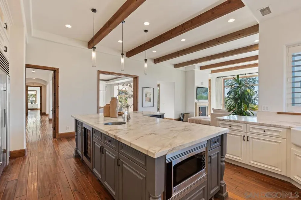8080 La Jolla Scenic Dr La Jolla, CA 92037