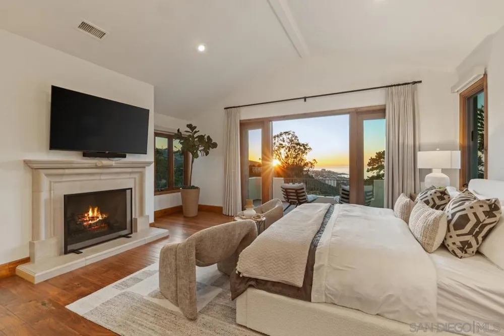 8080 La Jolla Scenic Dr La Jolla, CA 92037