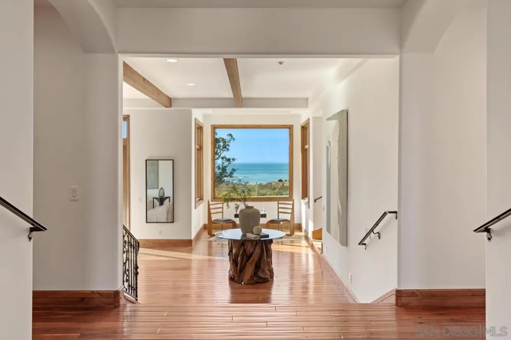 8080 La Jolla Scenic Dr La Jolla, CA 92037