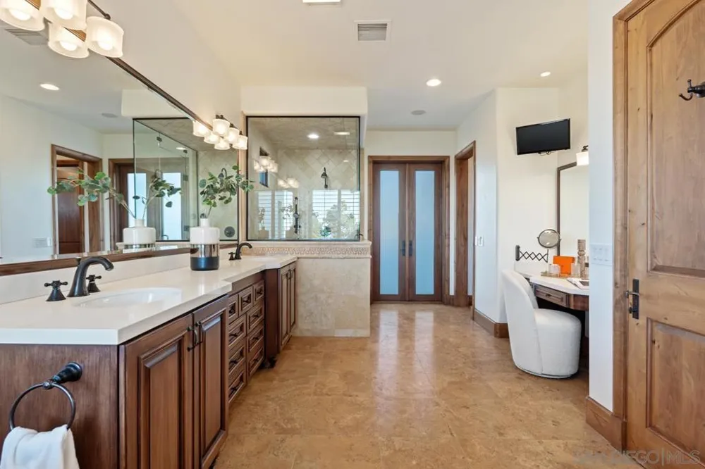 8080 La Jolla Scenic Dr La Jolla, CA 92037