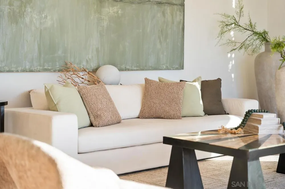 8080 La Jolla Scenic Dr La Jolla, CA 92037