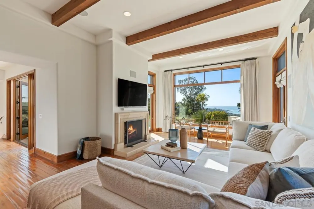 8080 La Jolla Scenic Dr La Jolla, CA 92037
