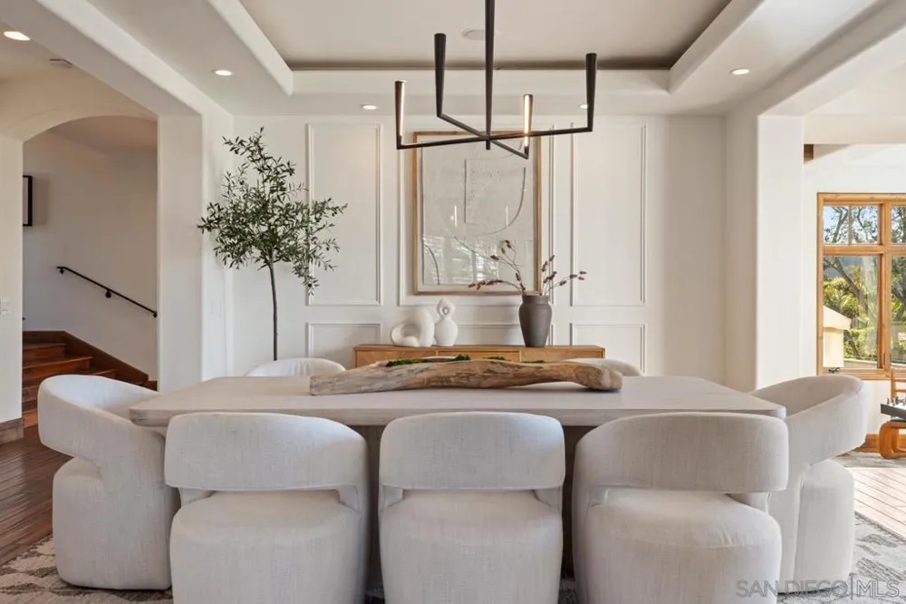 8080 La Jolla Scenic Dr La Jolla, CA 92037