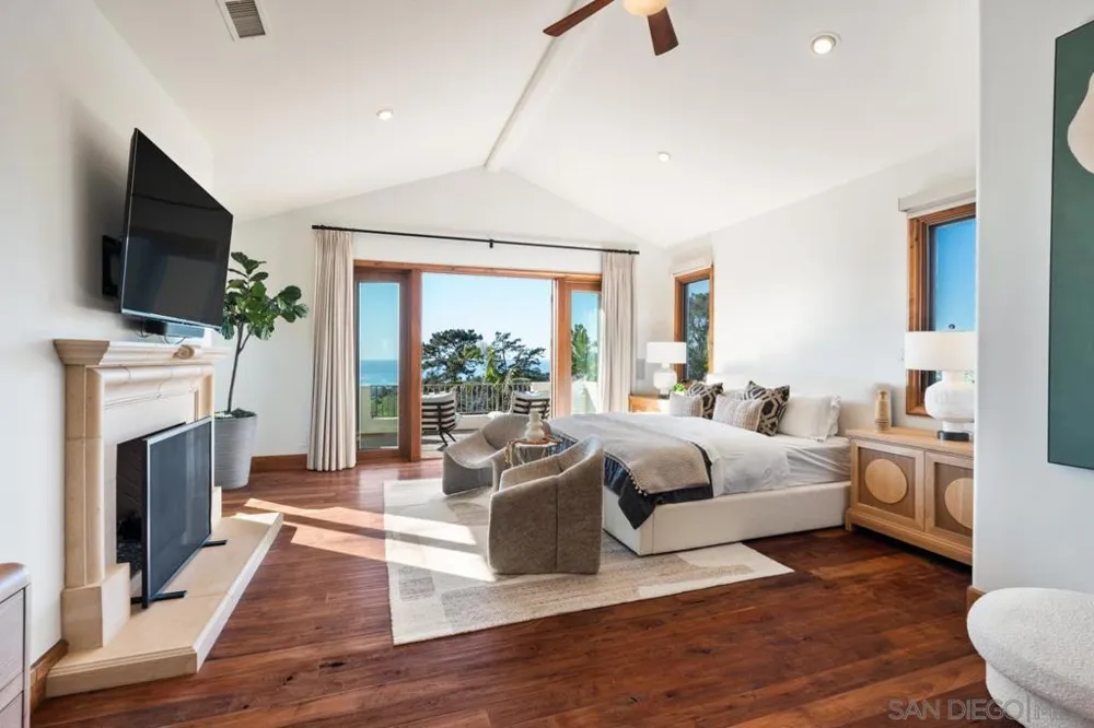 8080 La Jolla Scenic Dr La Jolla, CA 92037