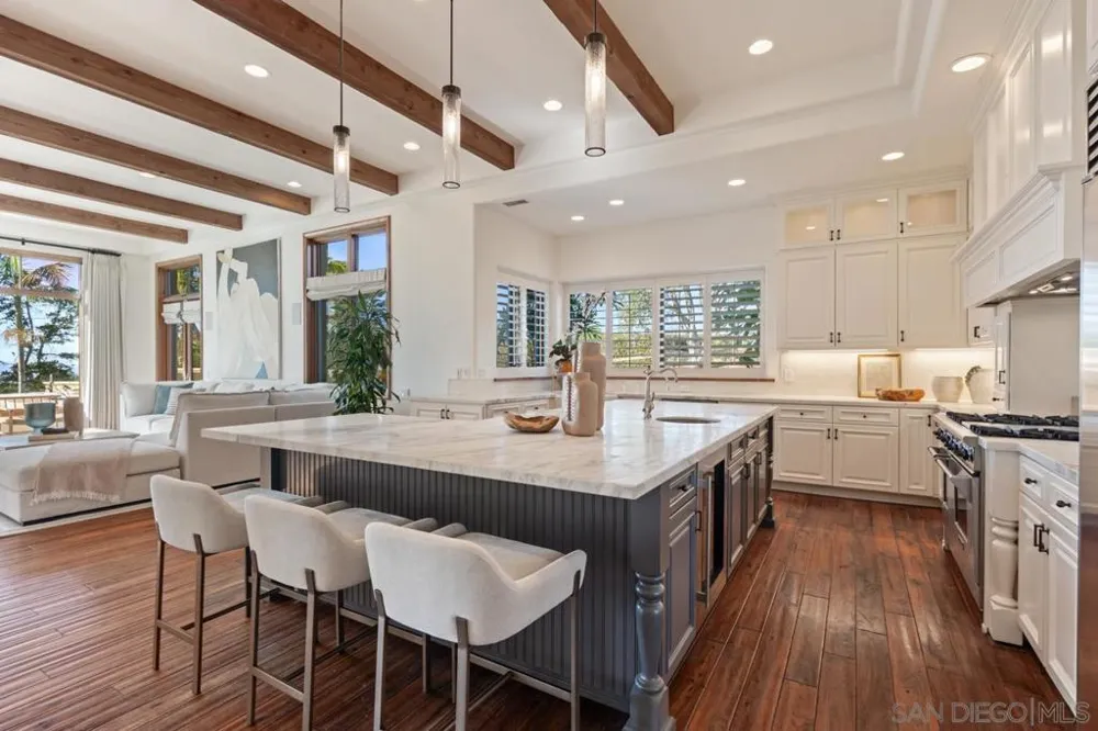 8080 La Jolla Scenic Dr La Jolla, CA 92037