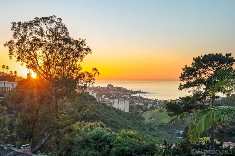 8080 La Jolla Scenic Dr La Jolla, CA 92037