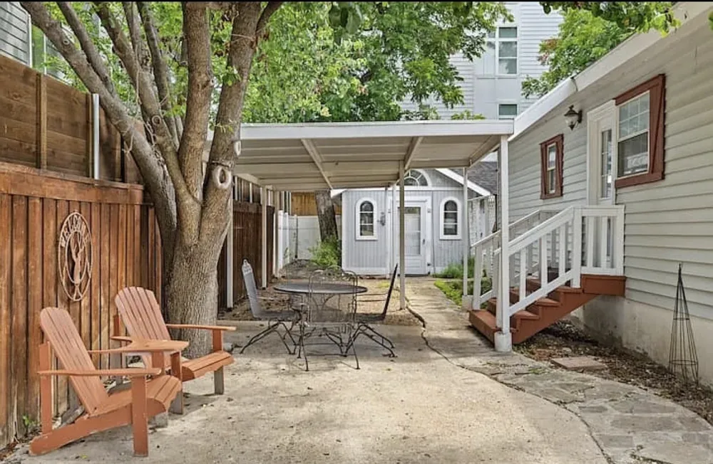 1718 Ripley Street Dallas, TX 75204