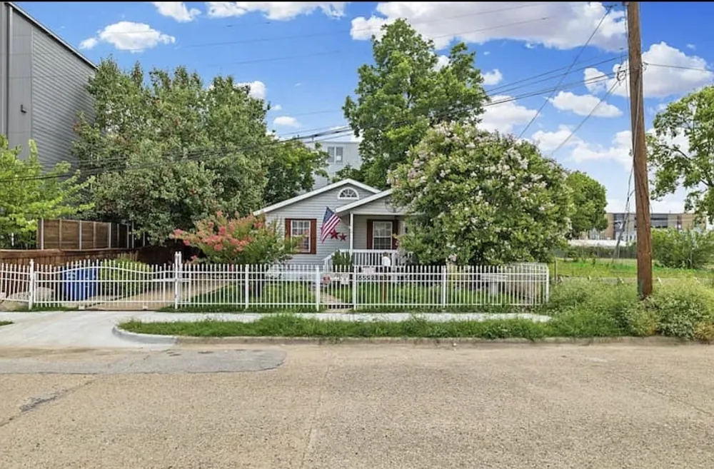 1718 Ripley Street Dallas, TX 75204