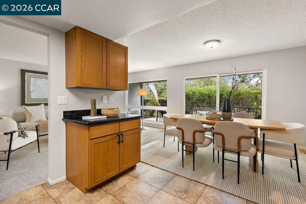 2500 Ptarmigan Dr #4 Walnut Creek, CA 94595