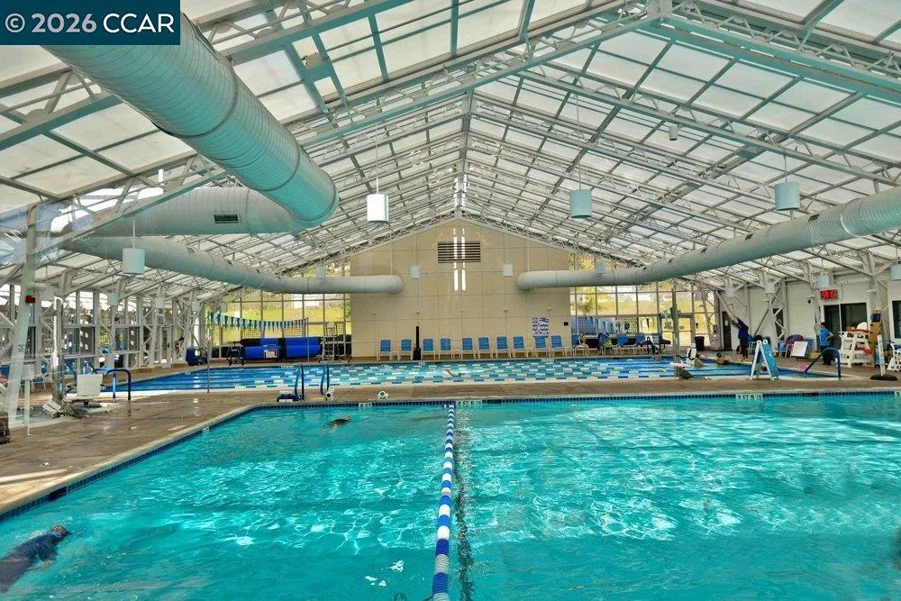 2500 Ptarmigan Dr #4 Walnut Creek, CA 94595