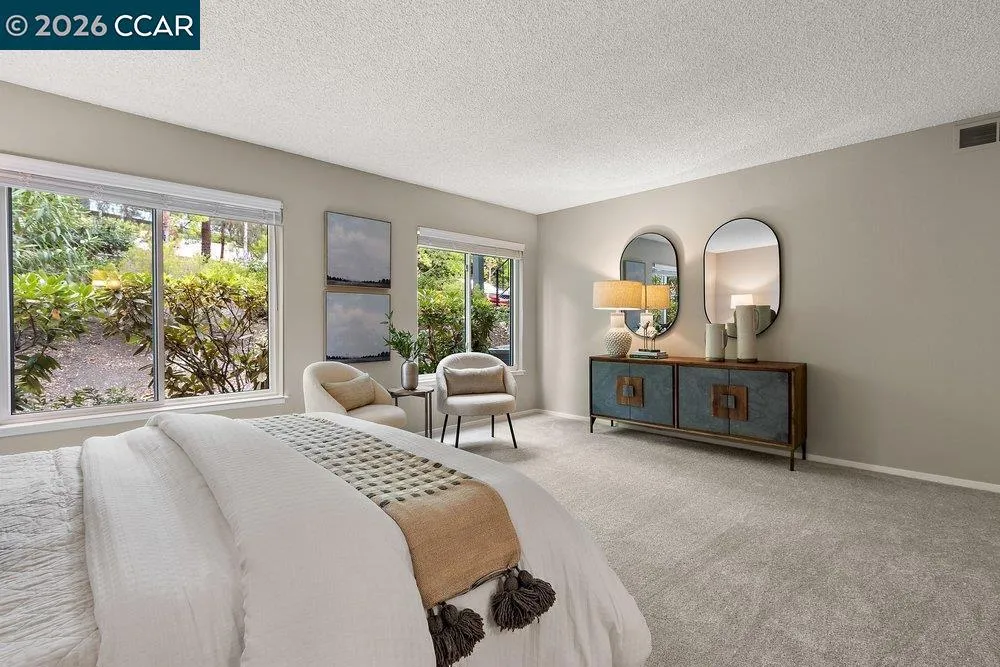2500 Ptarmigan Dr #4 Walnut Creek, CA 94595