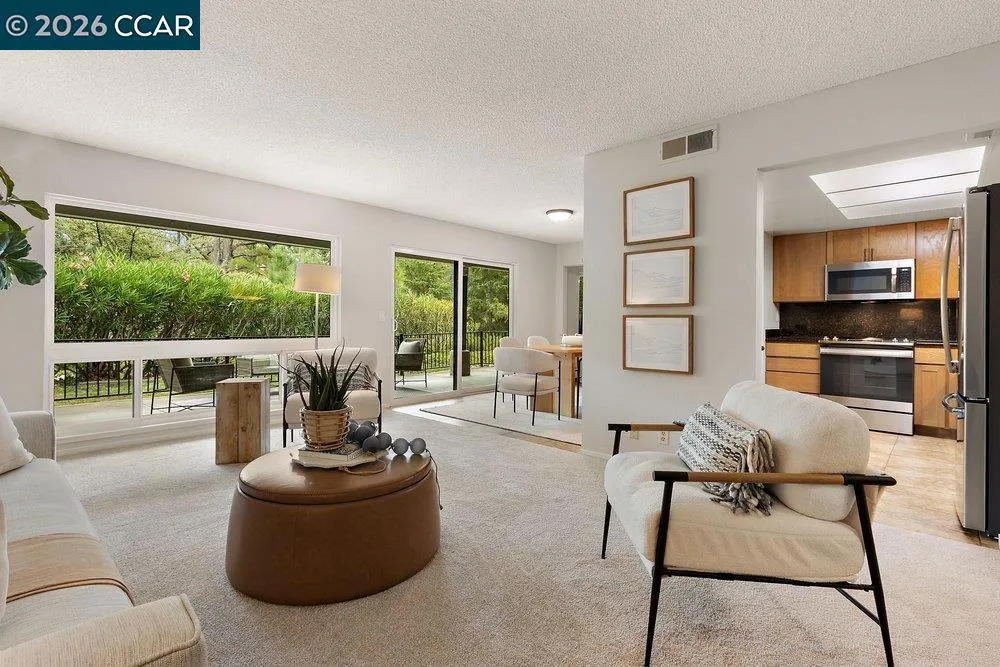 2500 Ptarmigan Dr #4 Walnut Creek, CA 94595
