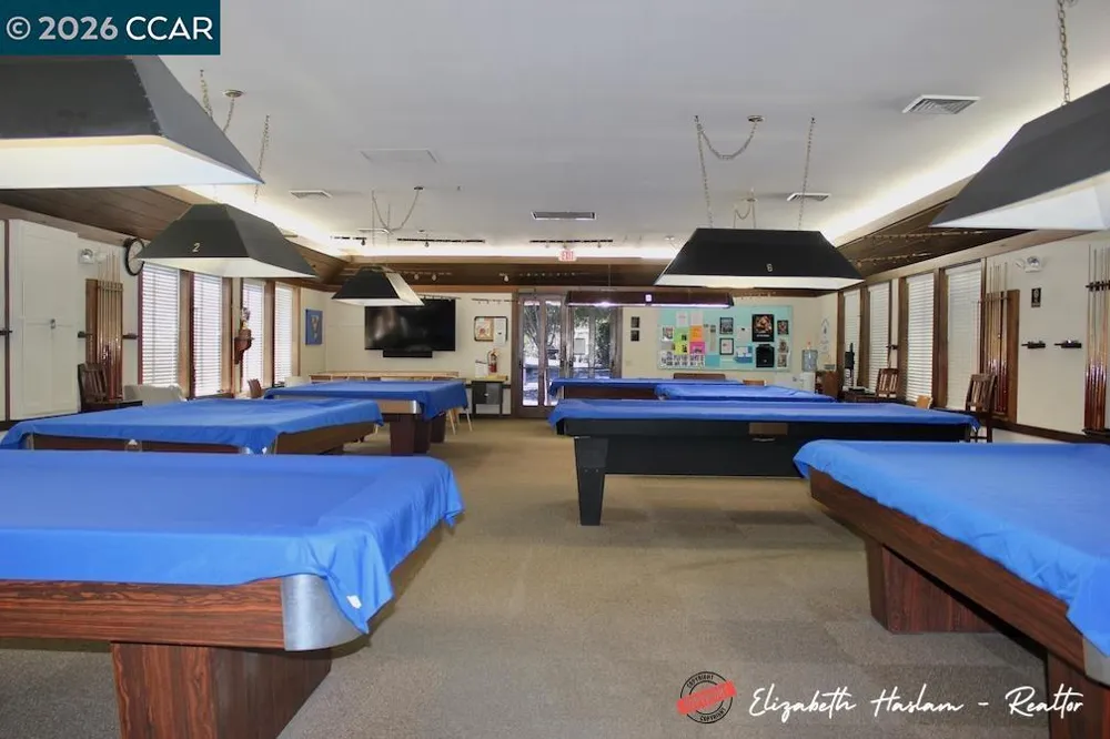 2500 Ptarmigan Dr #4 Walnut Creek, CA 94595