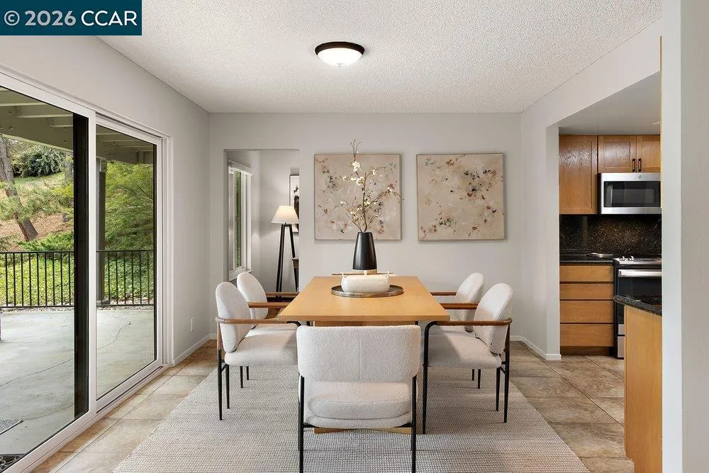 2500 Ptarmigan Dr #4 Walnut Creek, CA 94595